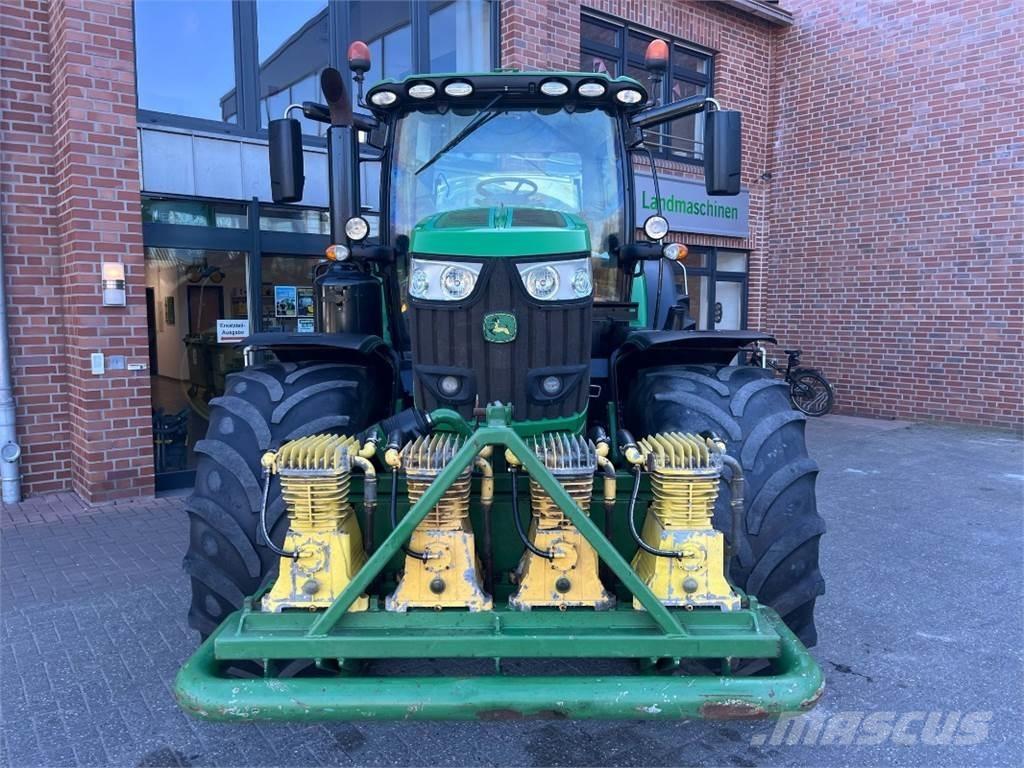 John Deere 6215R 曳引機