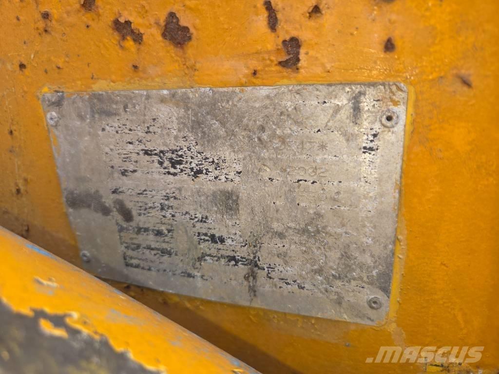 Komatsu SK 714 滑移轉向裝載機