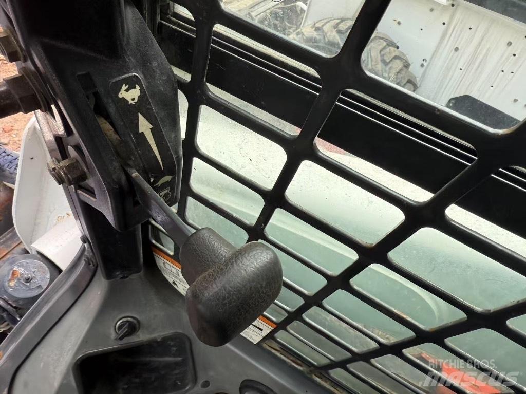 Bobcat S 220 S750 滑移轉向裝載機
