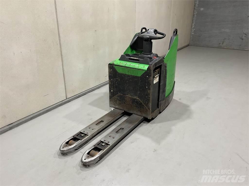 Cesab P320 平台型低架升降機
