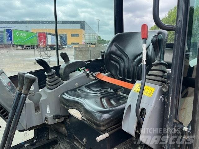 Kubota KX 016-4 小型挖土機/掘鑿機<7t(小型挖掘機)