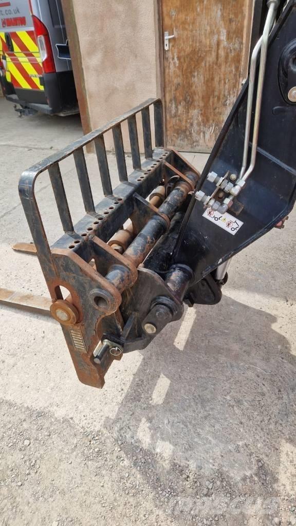 Manitou MT 1440 伸縮臂操作車