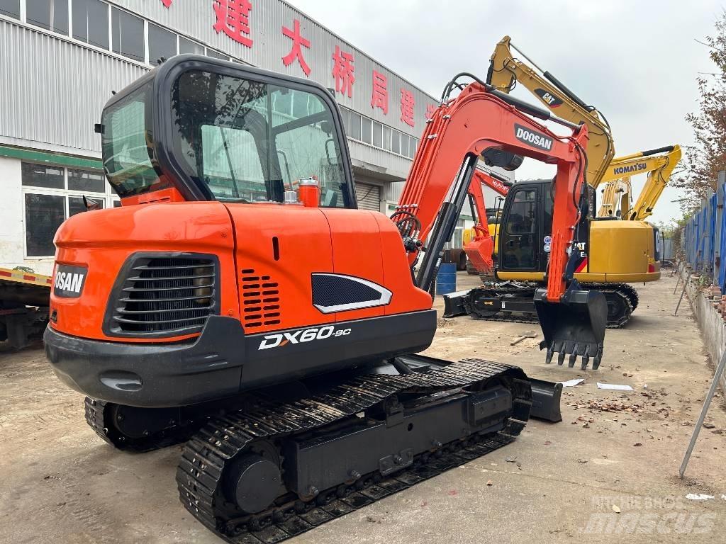 Doosan DX 60 小型挖土機/掘鑿機<7t(小型挖掘機)