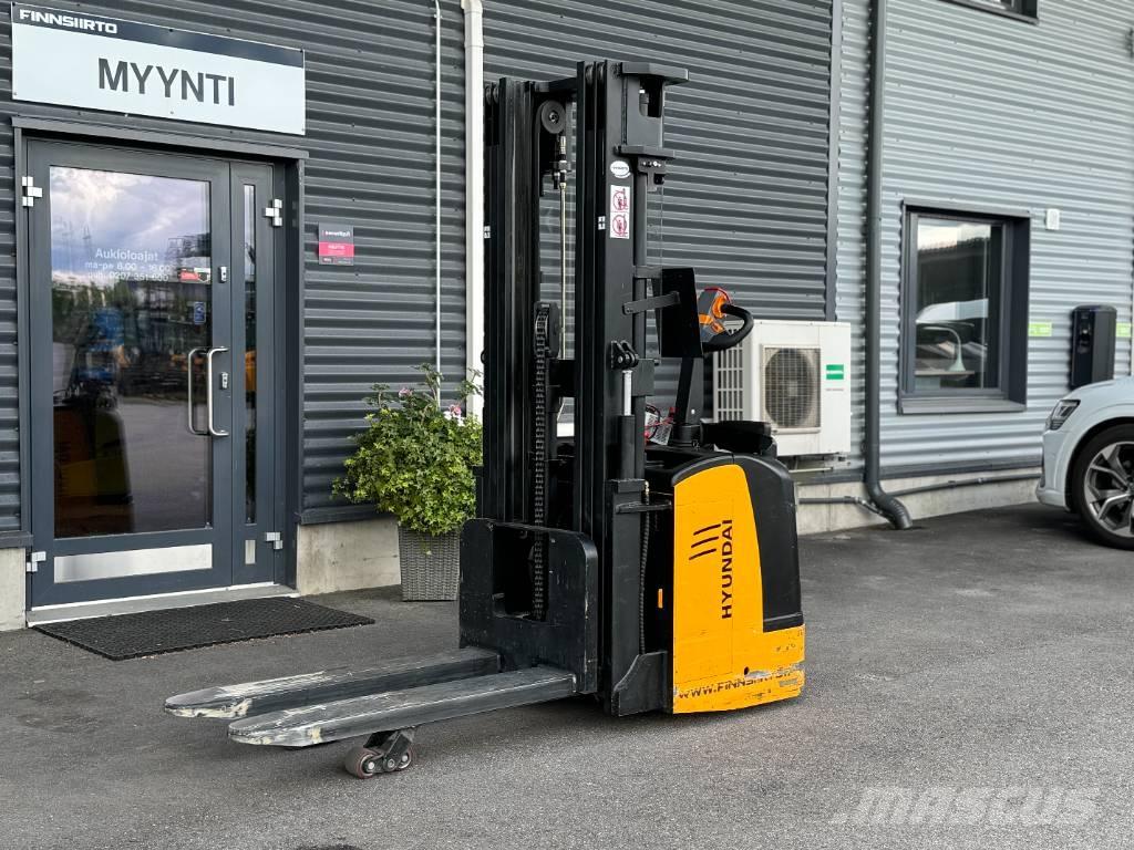 Hyundai 15ESR 自走式堆積機