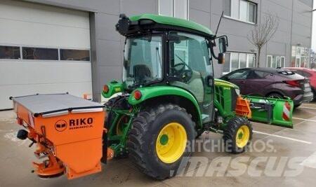 John Deere 3046 R 小型曳引機