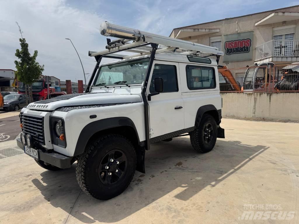 Land Rover Defender 汽車