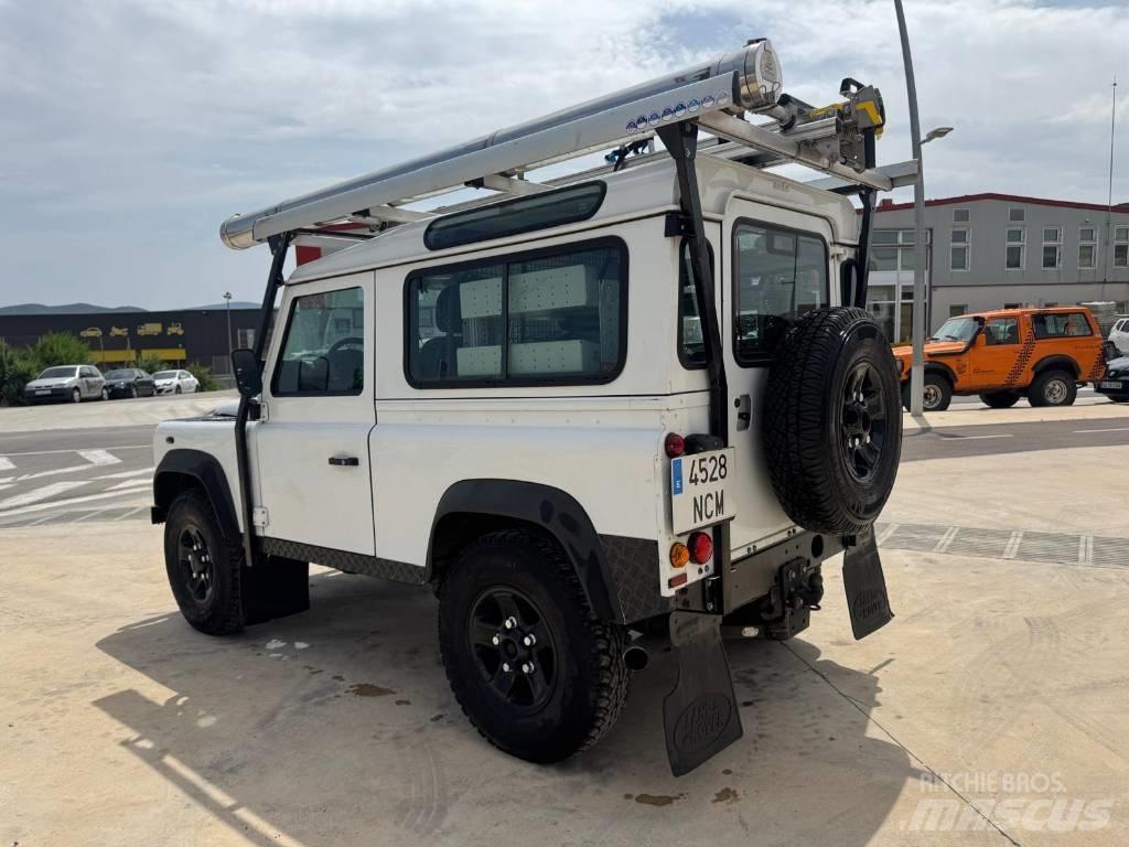 Land Rover Defender 汽車
