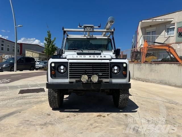 Land Rover Defender 汽車