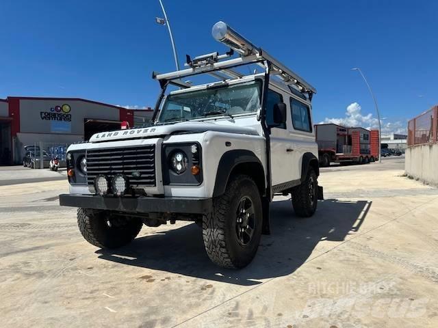 Land Rover Defender 汽車