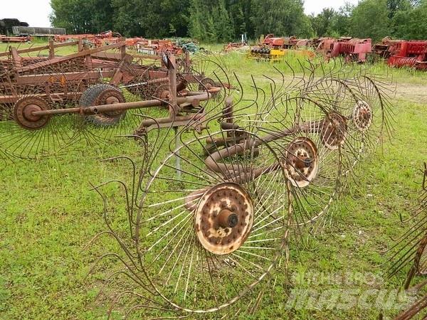  Saulīte 4 耙與翻草機