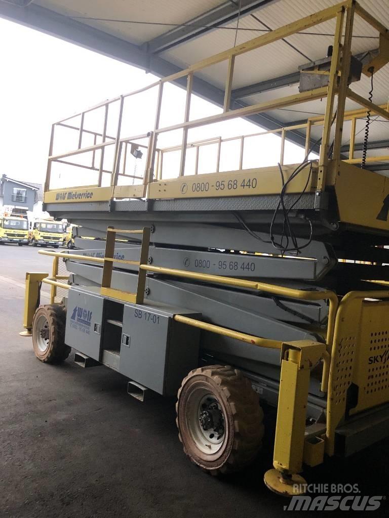 SkyJack SJ 9250 RT 剪式升降機