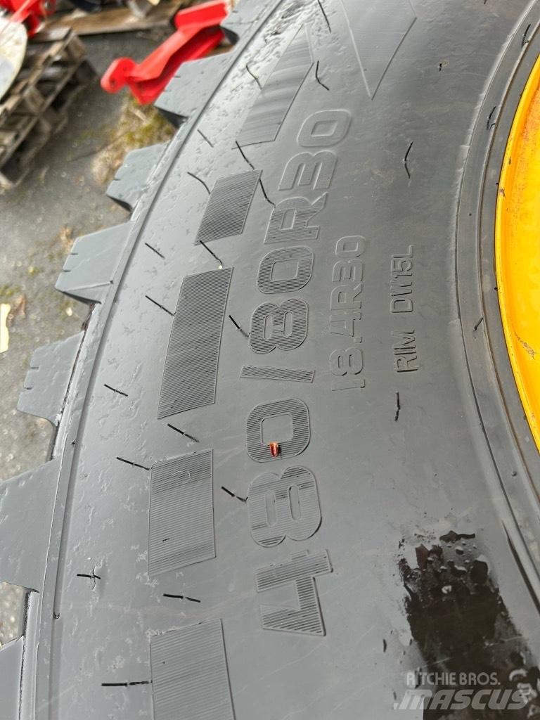 JCB 4220 FASTRAC 曳引機