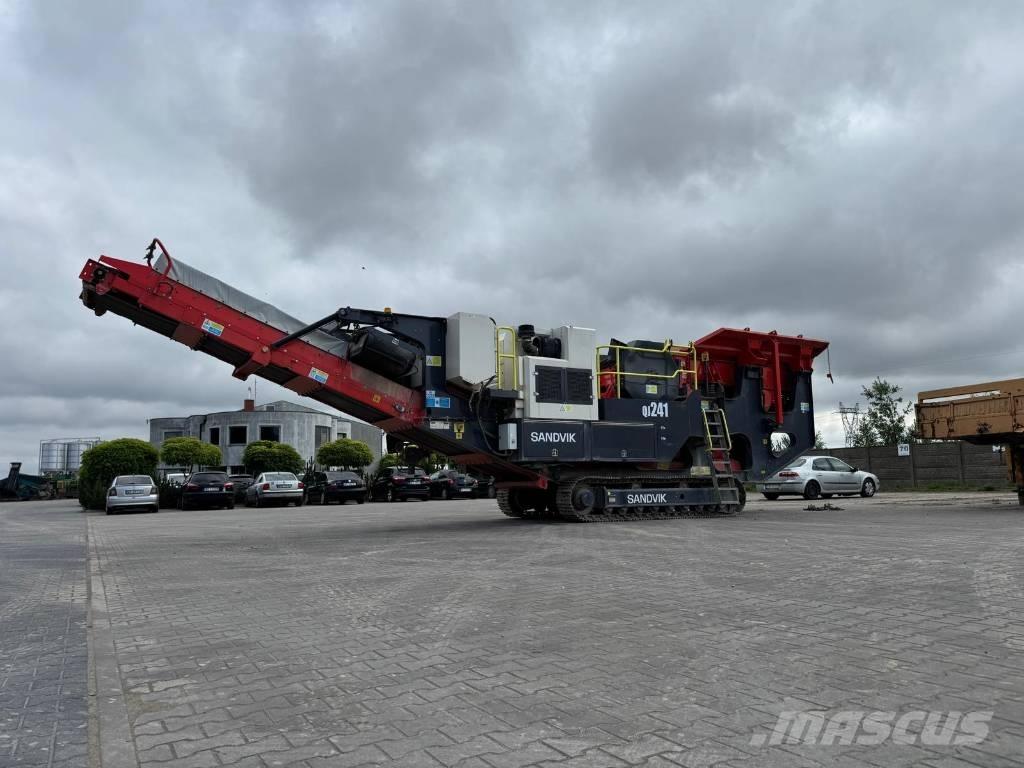 Sandvik QJ 241 移動式壓碎機