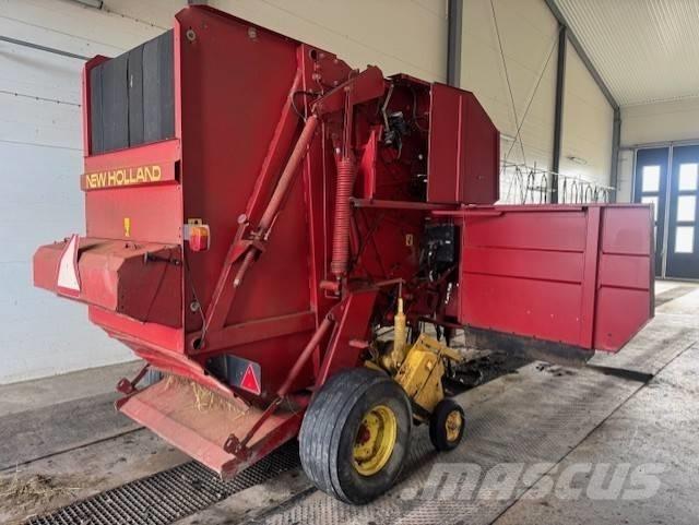New Holland 654 圓型牧草打包機