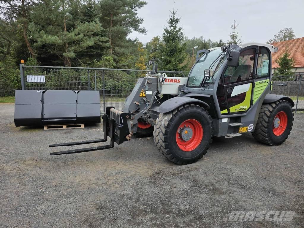 CLAAS Scorpion 7044 農業用伸縮臂裝載機