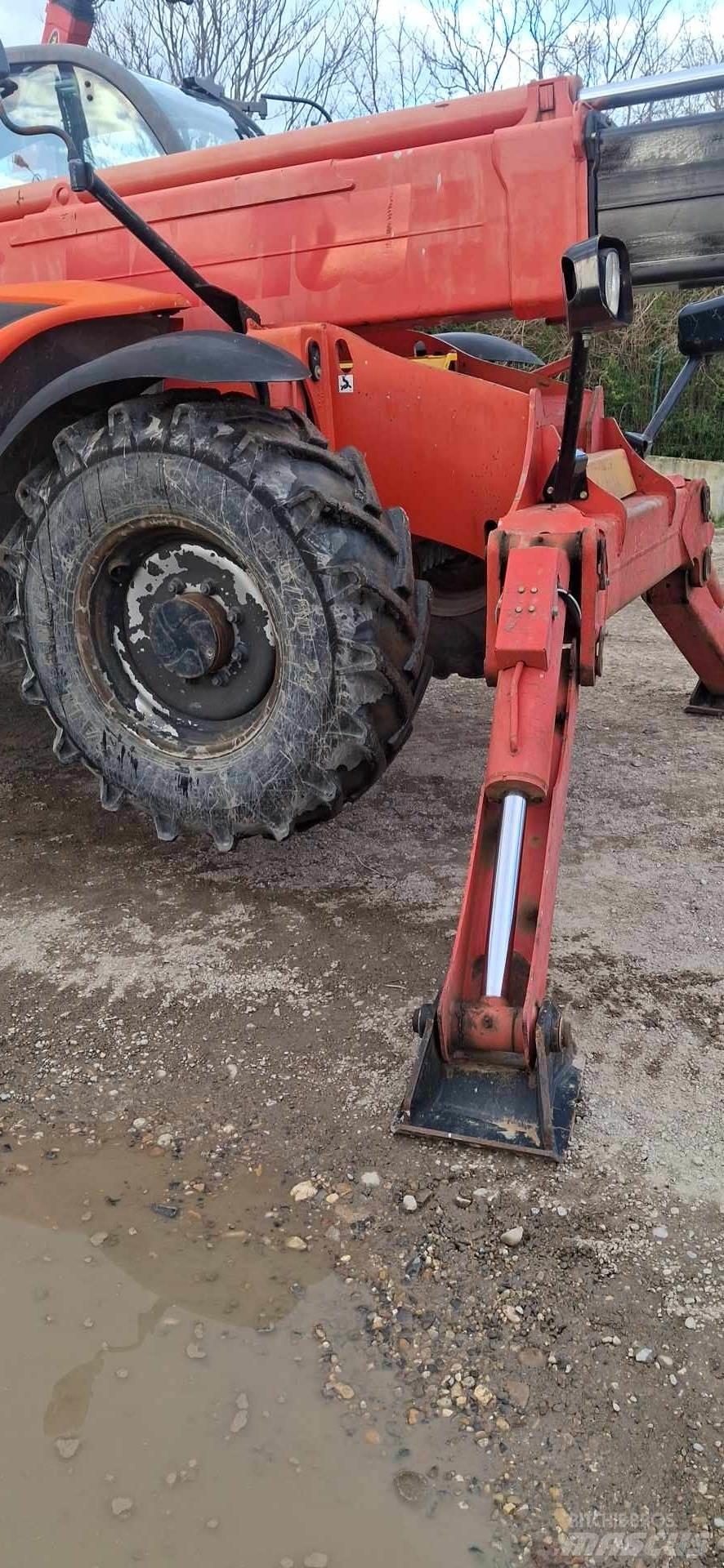 Manitou MT1440 伸縮臂操作車