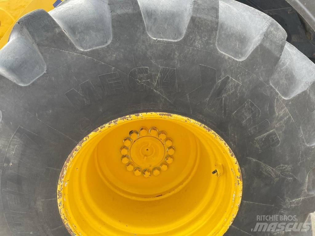 Komatsu WA320-8 輪胎式裝載機