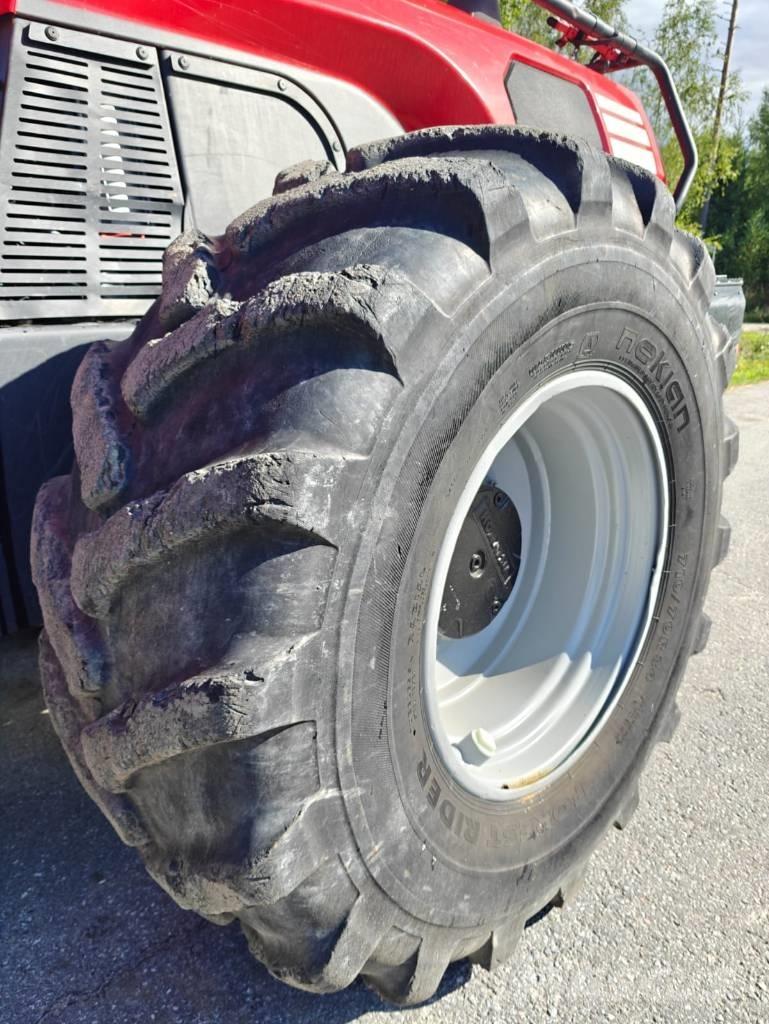 Komatsu 951 收穫機