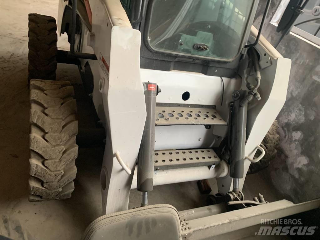 Bobcat S 300 滑移轉向裝載機