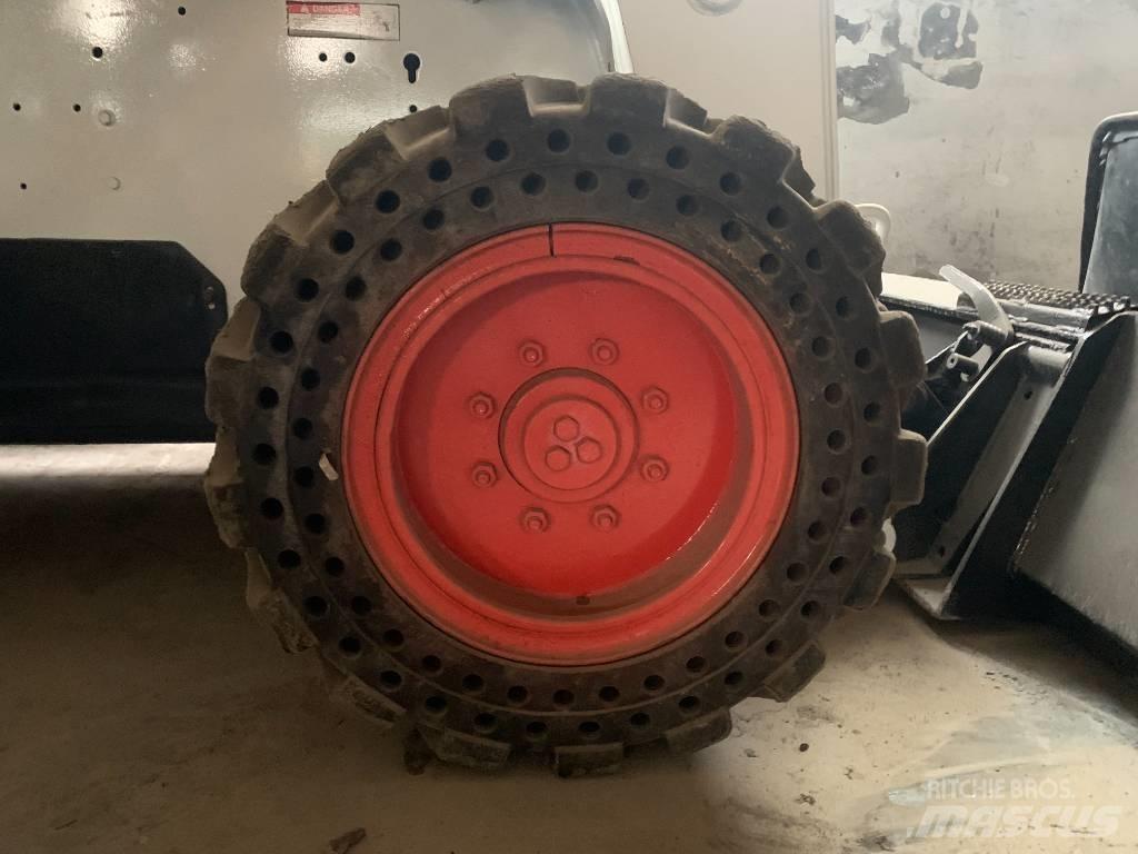 Bobcat S 300 滑移轉向裝載機