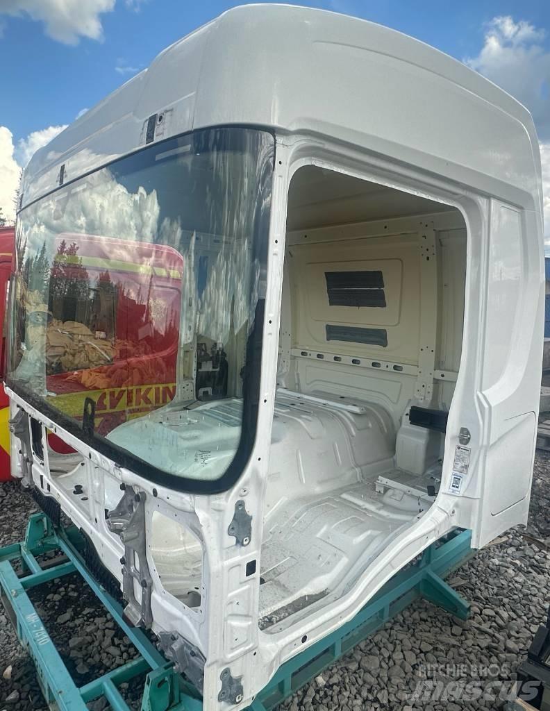 Scania P 370 駕駛室與內部