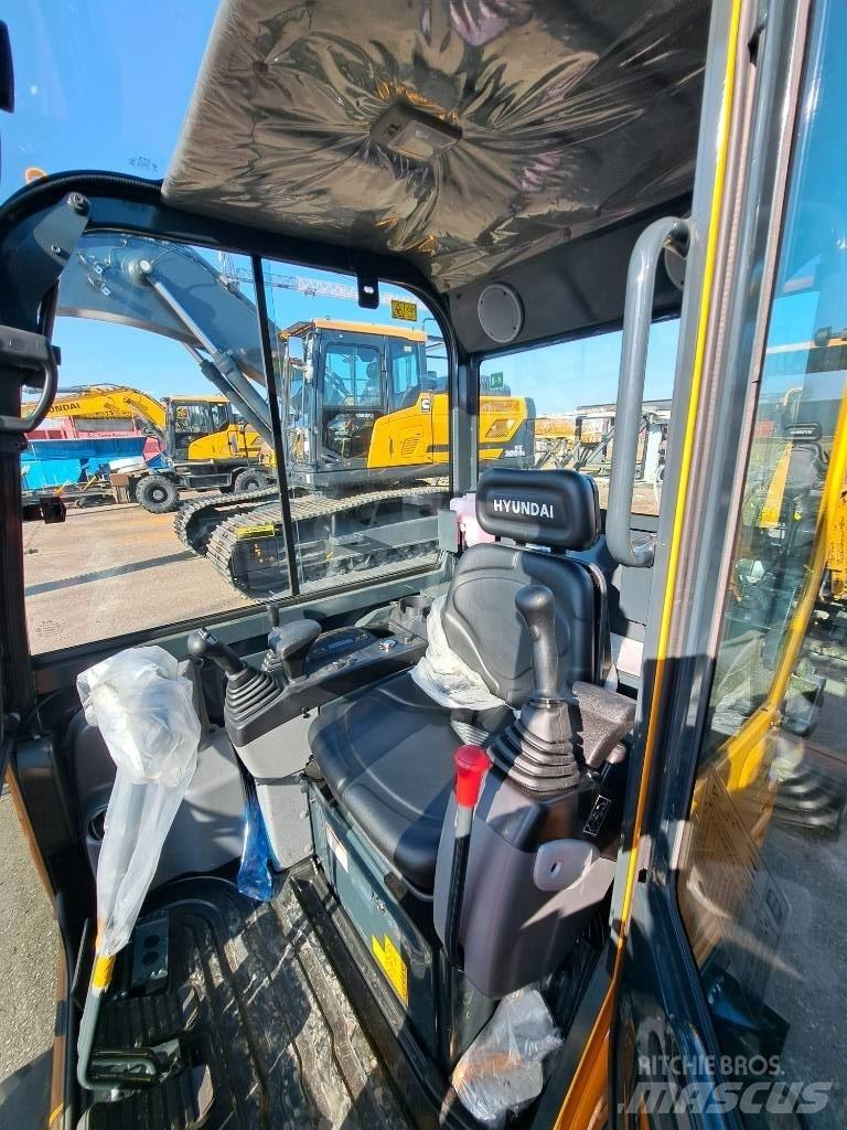 Hyundai R18-9AK 小型挖土機/掘鑿機<7t(小型挖掘機)