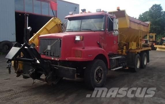 Volvo WG 刮雪板和犁
