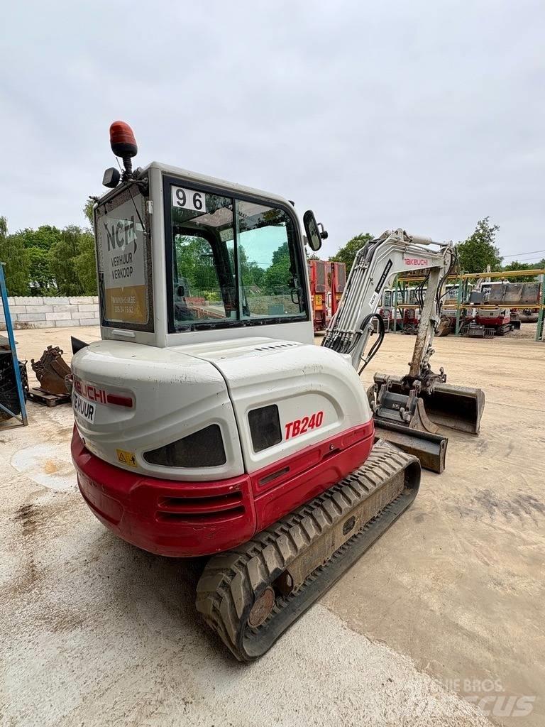 Takeuchi TB 240 小型挖土機/掘鑿機<7t(小型挖掘機)