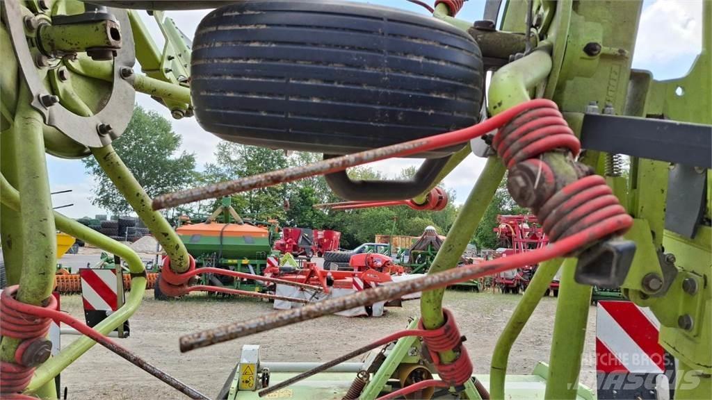 CLAAS Volto 900 耙與翻草機