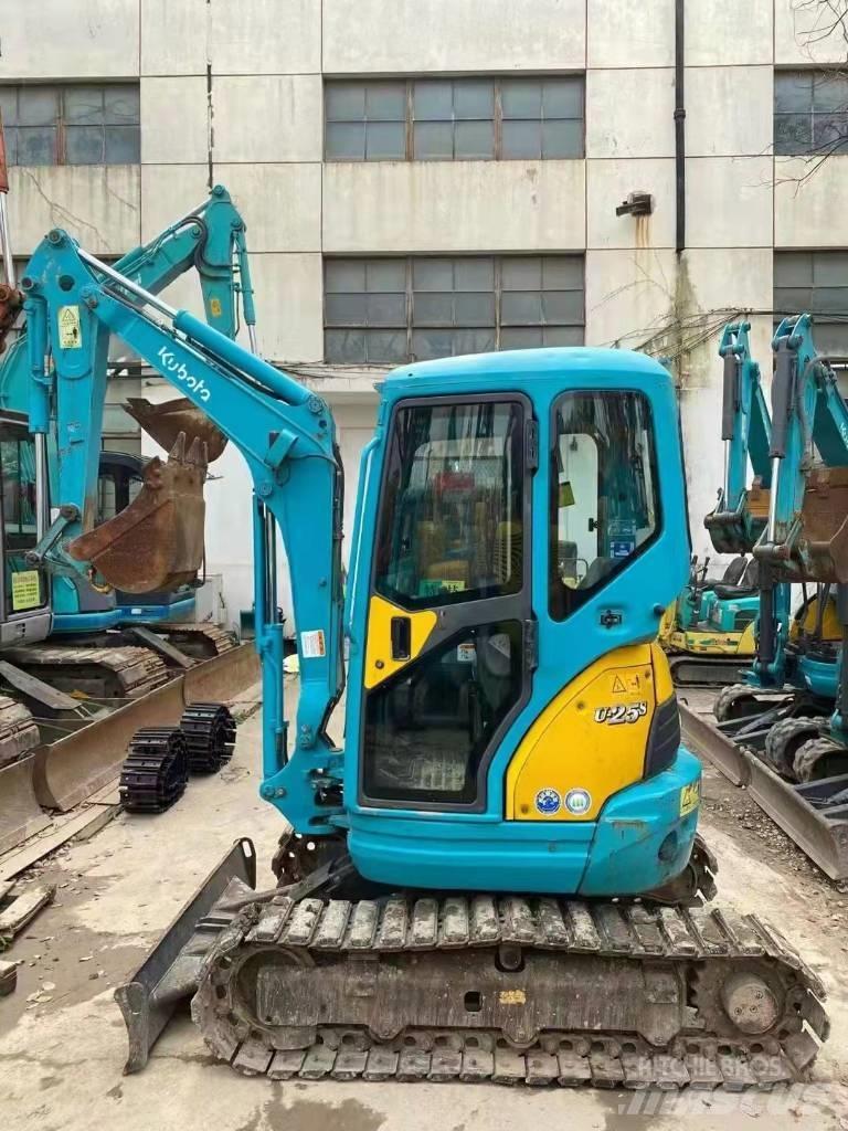 Kubota U 25 小型挖土機/掘鑿機<7t(小型挖掘機)