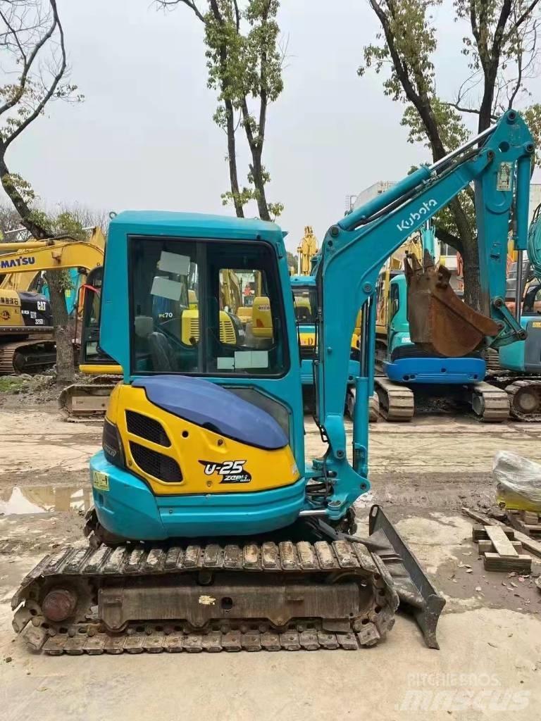 Kubota U 25 小型挖土機/掘鑿機<7t(小型挖掘機)