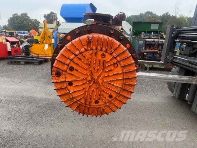 Daewoo Mega 300 III 軸