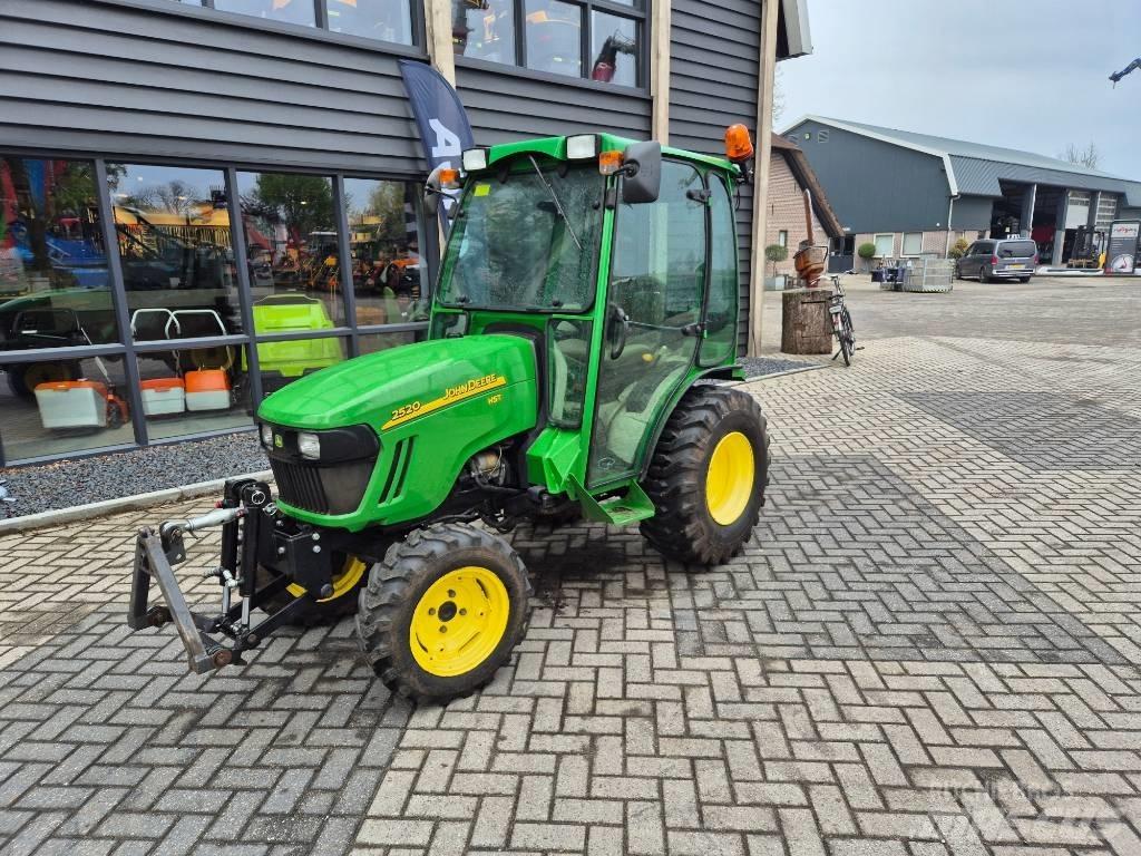 John Deere 2520 小型曳引機