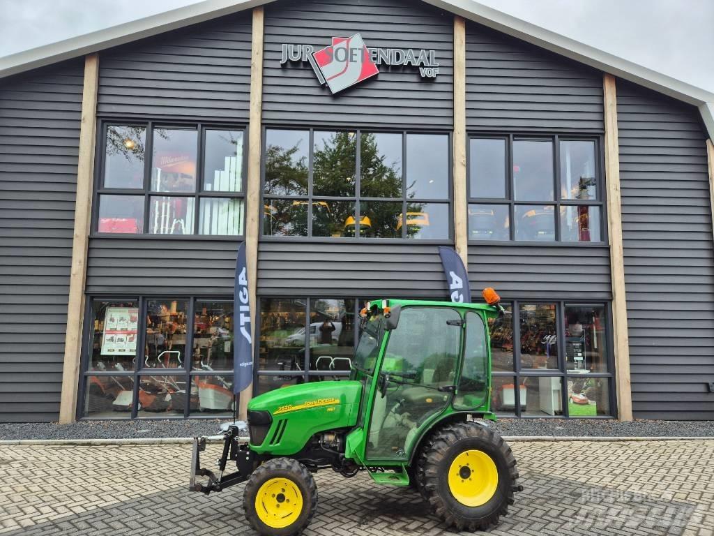 John Deere 2520 小型曳引機