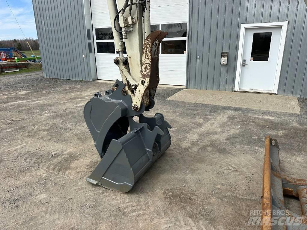 Takeuchi TB 260 小型挖土機/掘鑿機<7t(小型挖掘機)