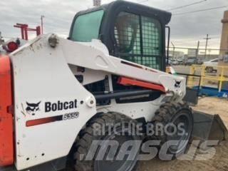 Bobcat S550 滑移轉向裝載機