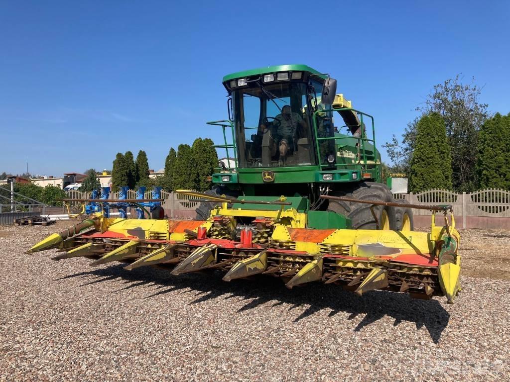 John Deere 7300 自走式飼料採集機