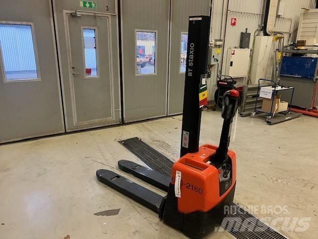 BT Toyota HWE 100 行走控制式堆積機