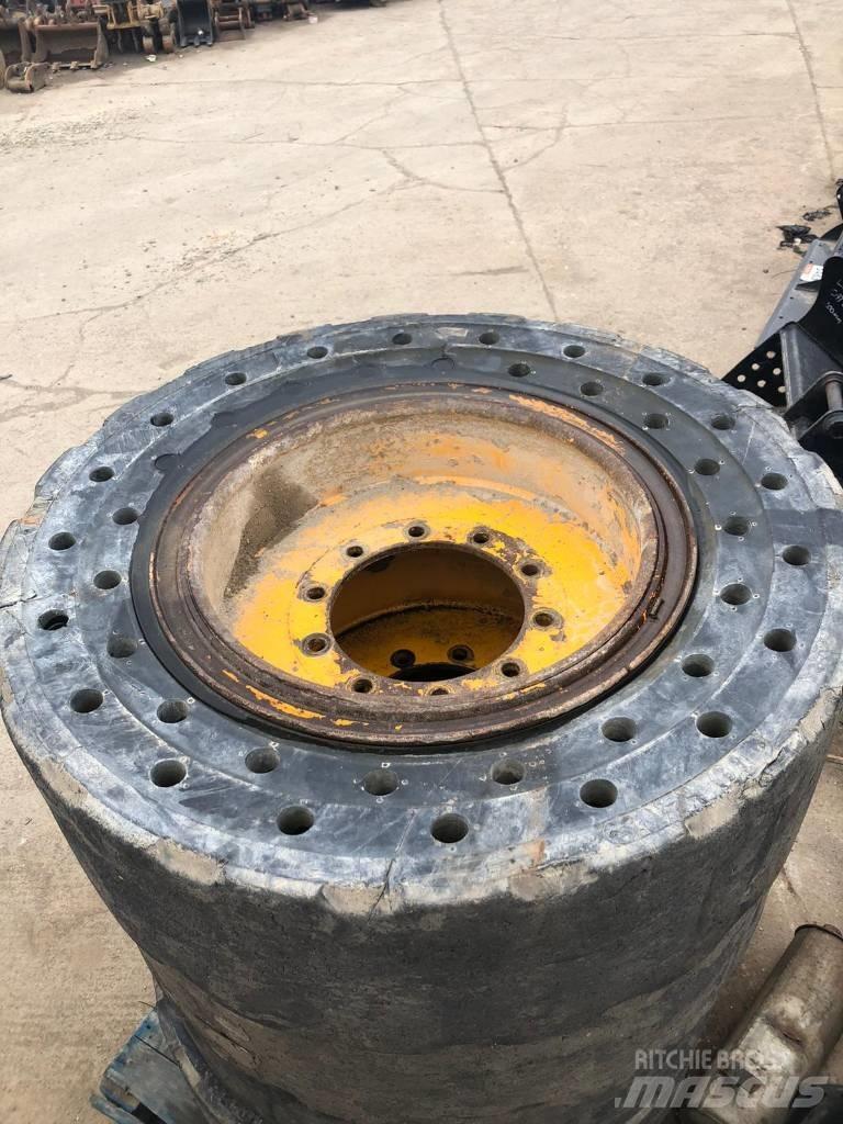  Solid 輪胎、車輪和輪圈