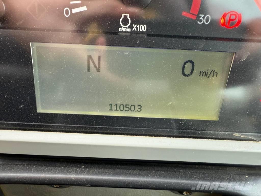 CAT 730 C 鉸接式起吊車