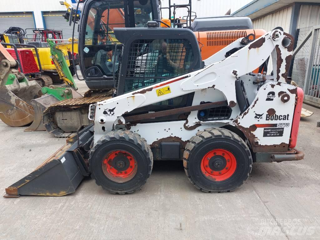 Bobcat 377 滑移轉向裝載機