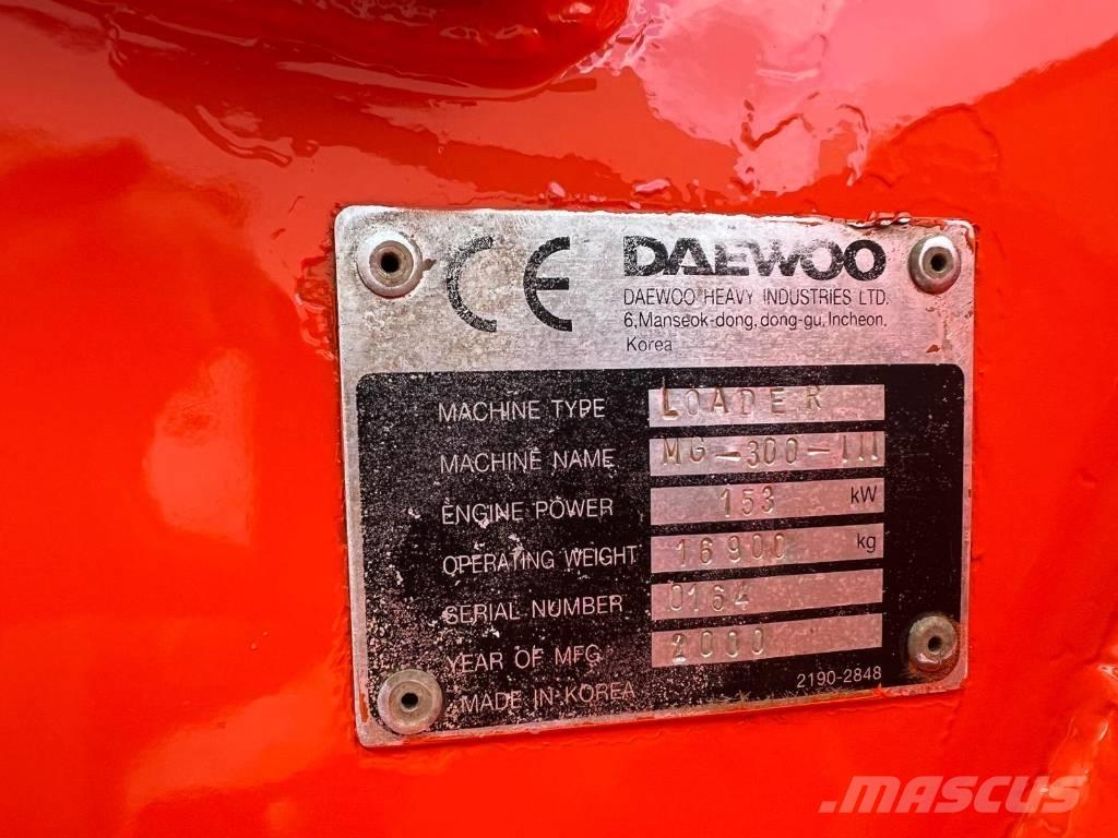 Daewoo Mega 300 III 輪胎式裝載機