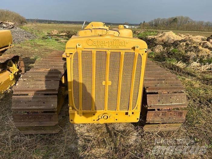 CAT D4 - 履帶推土機
