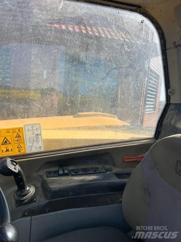 CAT TH 406 伸縮臂操作車