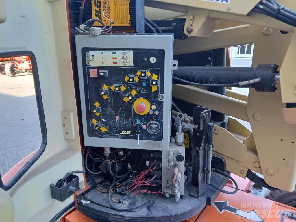 JLG E300AJP 曲臂高空作業車