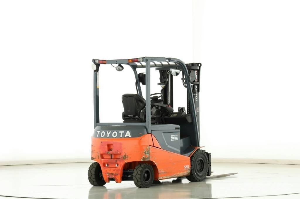 Toyota 8 FBMT 25 電動堆高機