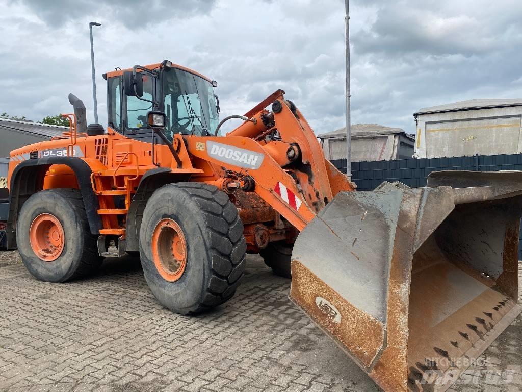 Doosan DL 350-3 輪胎式裝載機