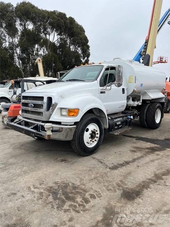 Ford F750 運油車