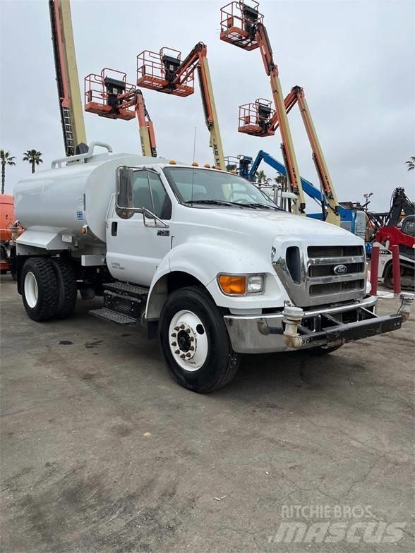 Ford F750 運油車