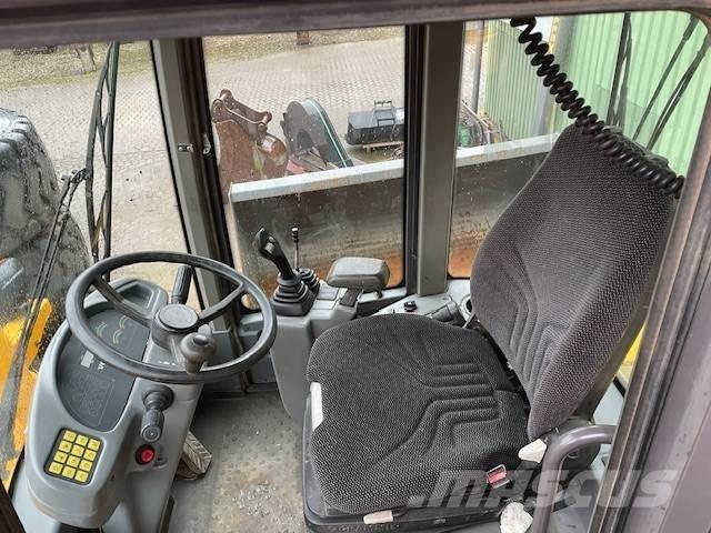 Volvo L30B PRO 輪胎式裝載機